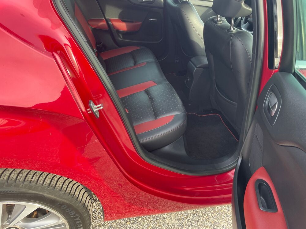 DS4 2.0 hdi 163ch Sport Chic 2 / Bluetooth / Si&egrave;ges massant / GP 2014 occasion 69320 FEYZIN