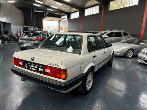 BMW S&eacute;rie 3 E30 320i VEHICULE DE COLLECTION BVM TRES RARE TOIT OUVRANT R 1988 occasion D&eacute;cines-Charpieu 69150