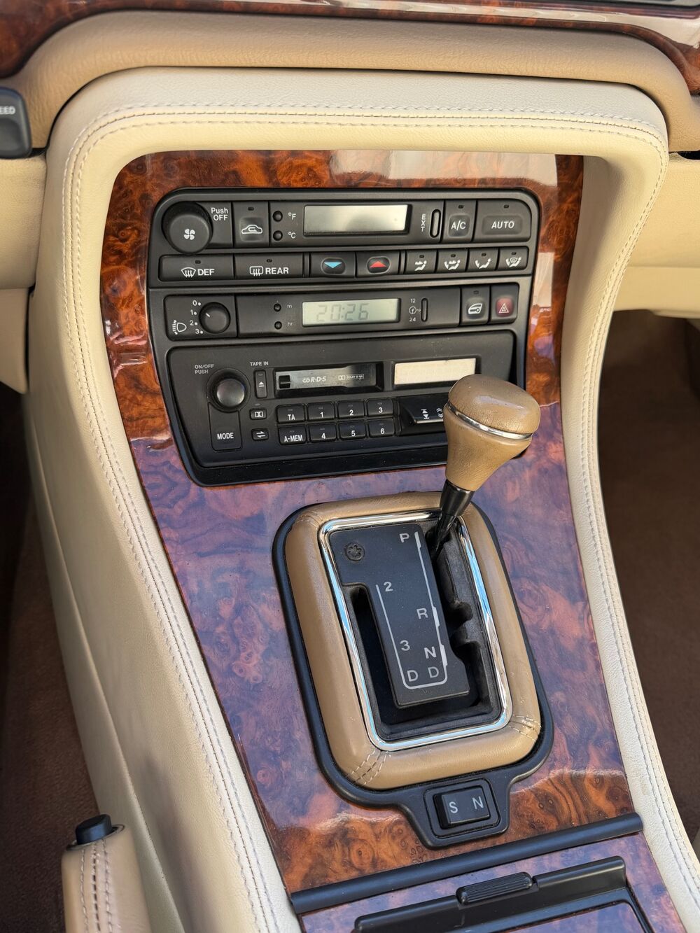 XJ 12 (305) Sovering 6.0 V12 311 CH BA 1995 occasion 45190 Beaugency