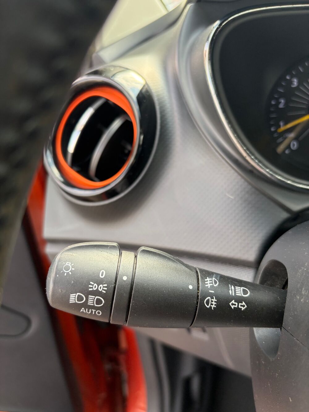 Captur 1.5l DCi Energy Arizona 1 &Egrave;RE MAIN GPS CAM&Eacute;RA BLUETOOTH R&Eacute;G 2013 occasion 95100 ARGENTEUIL