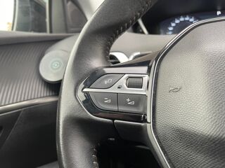 5008 1.2THP EAT8 130 cv Bo&icirc;te auto - Si&egrave;ges Massants - CarPlay - 2020 occasion 95190 Goussainville