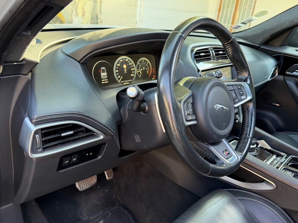 F-PACE 3.0D S BVA R-SPORT DYNAMIC 300 CARNET DISPO + SUIVI SOLIDE 2017 occasion 69330 MEYZIEU