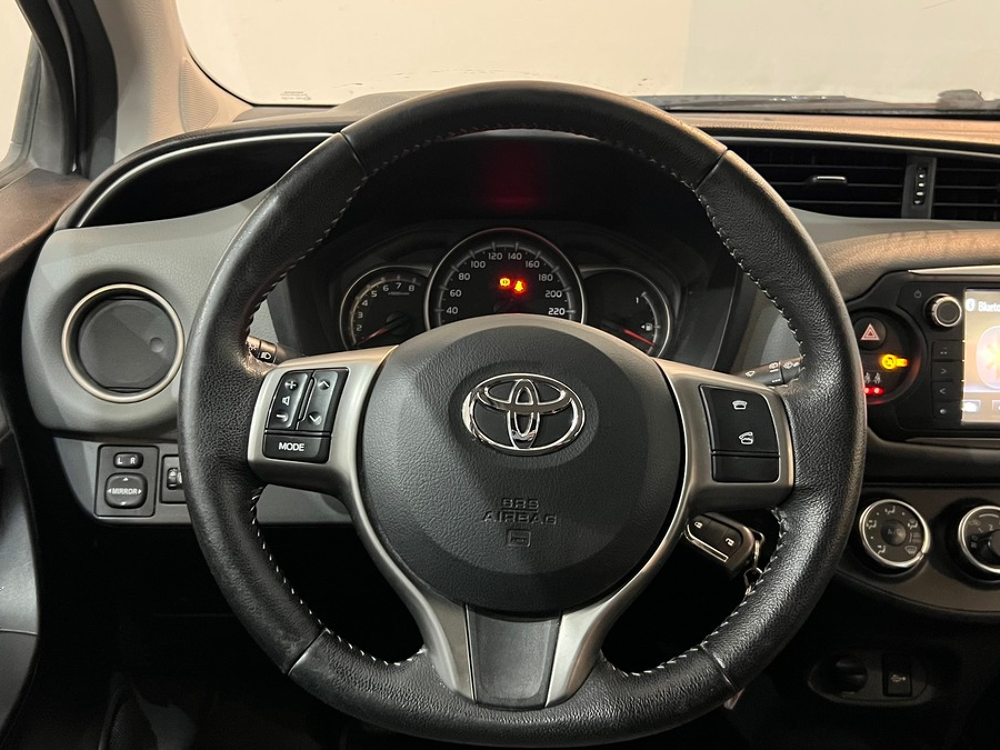 Yaris 69ch 1.0 vvt-i 2016 occasion 17000 La Rochelle