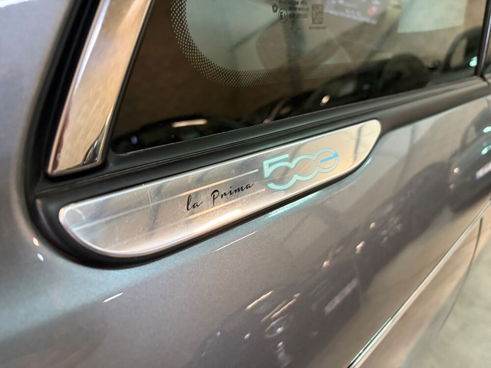 500 e 118cv 42kwh LA PRIMA / CUIR / CAMERA DE RECUL RADARS AV/A 2022 occasion 91480 Varennes-Jarcy