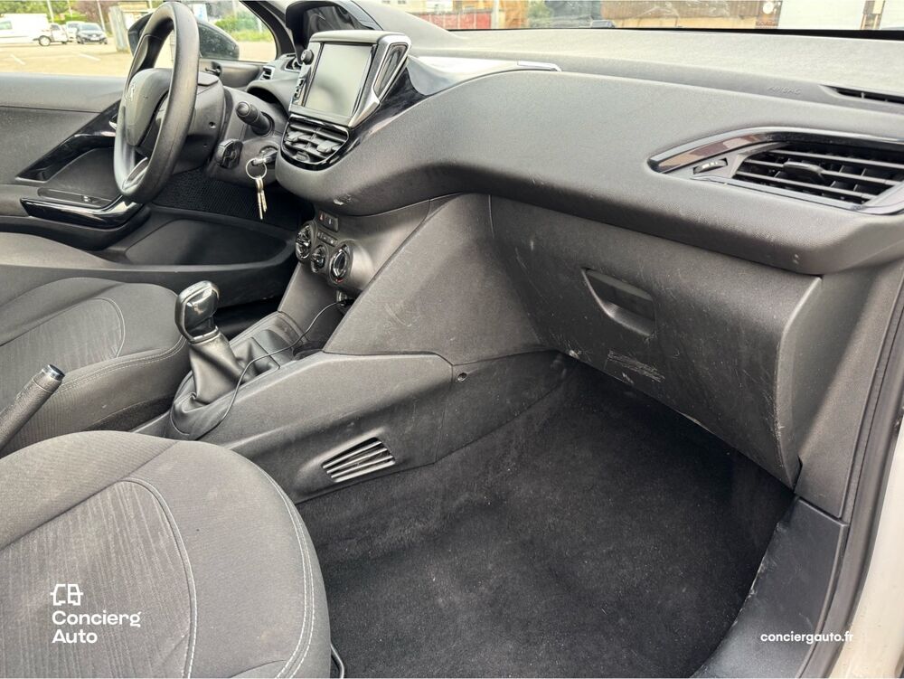 208 1.6 BlueHDI 75 soci&eacute;t&eacute; 2 places / CarPlay / Distribution neu 2016 occasion 69700 Givors