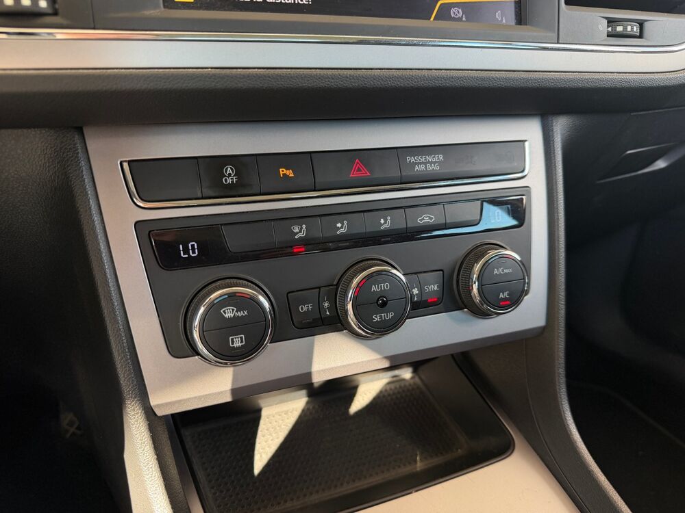 Leon III Xcellence 1.6 TDI DSG7 116 cv - Si&egrave;ges en cuir & Alcanta 2017 occasion 95190 Goussainville
