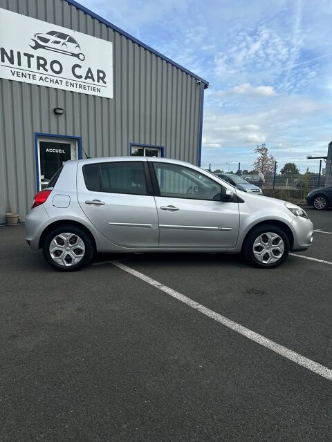 Clio III 1.5 dci 75cv TOMTOM / Distribution neuve 2010 occasion 49290 MAUGES SUR LOIRE