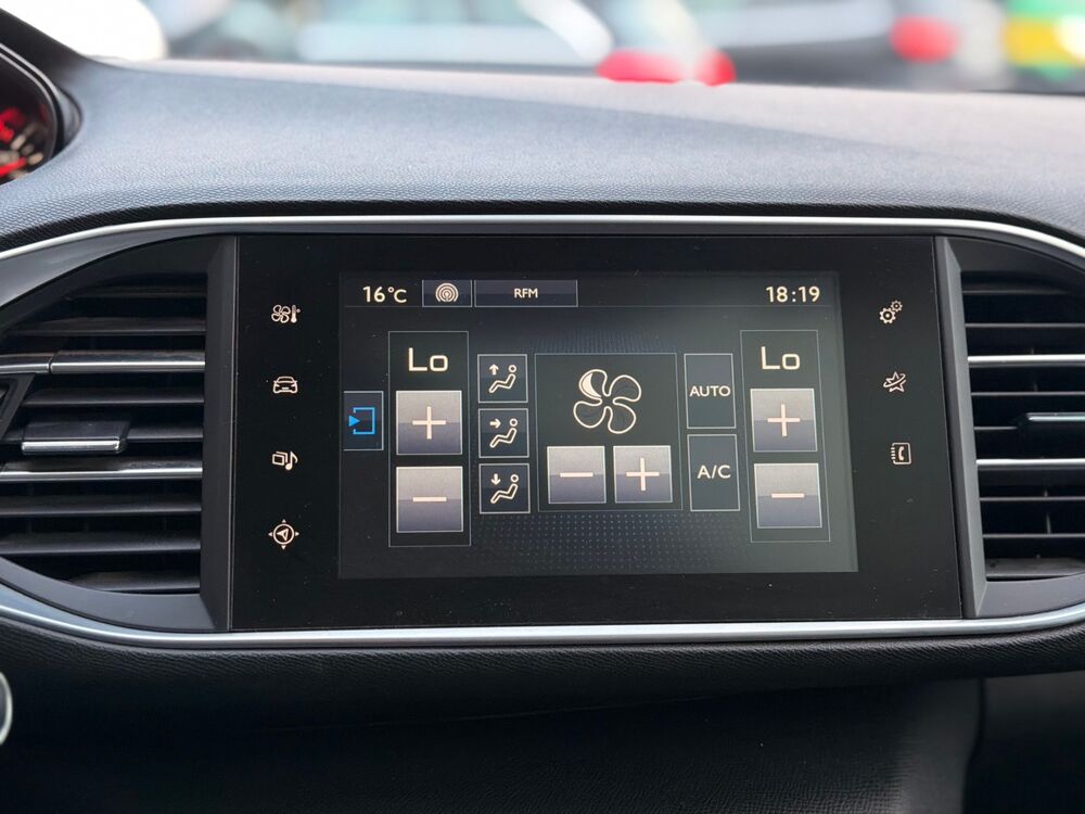 308 II (T9) F&eacute;line 130 cv Bo&icirc;te auto - Entretiens Peugeot - Toit 2017 occasion 95190 Goussainville
