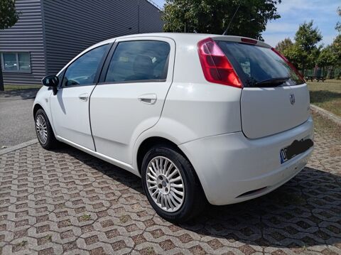 Grande Punto 1.3 JTD 75cv 2009 occasion 69800 Saint-Priest