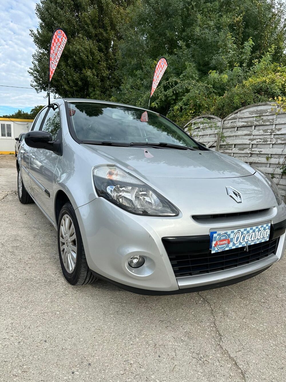 Clio III 1.6 16V 110CV boite auto garantie 12 mois offert 2011 occasion 45520 Cercottes