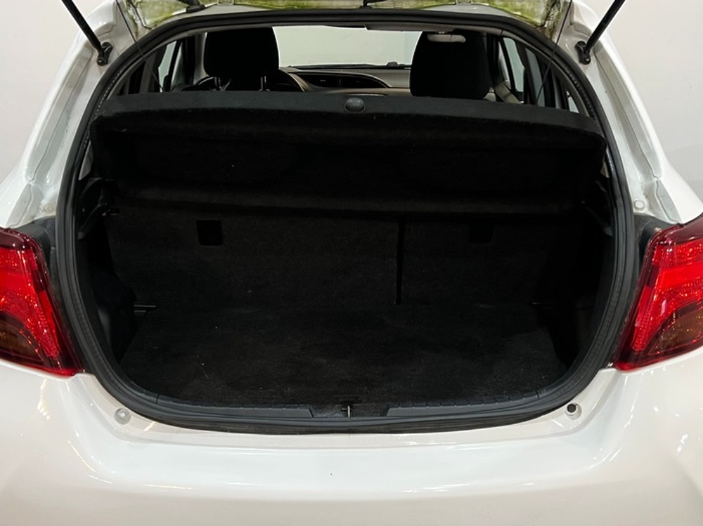 Yaris 69ch 1.0 vvt-i 2016 occasion 17000 La Rochelle
