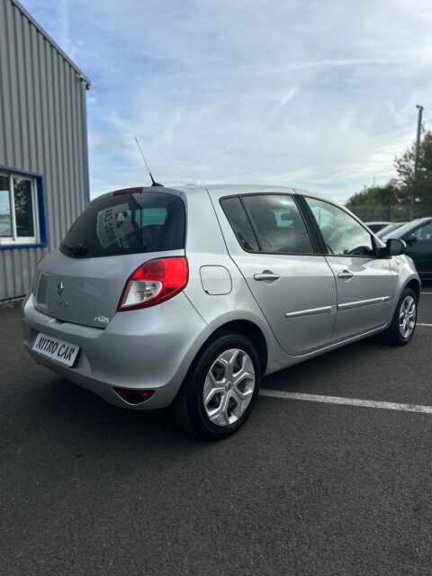 Clio III 1.5 dci 75cv TOMTOM / Distribution neuve 2010 occasion 49290 MAUGES SUR LOIRE