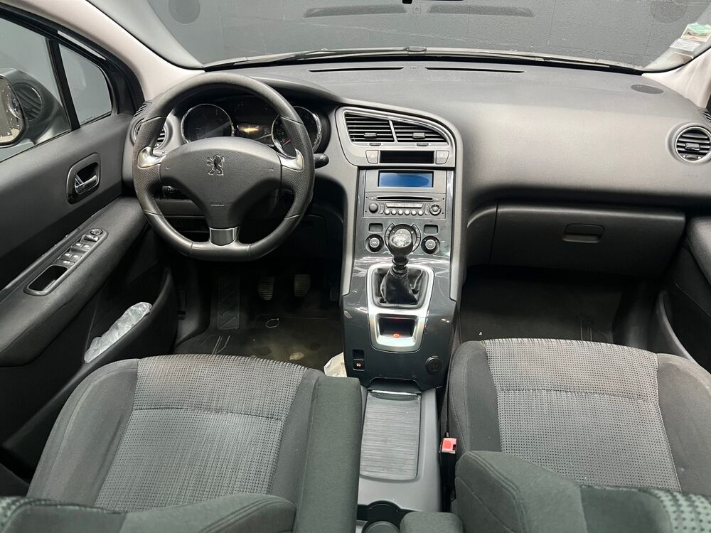5008 1.6 HDi 115 cv 7 place 2013 occasion 69740 Genas