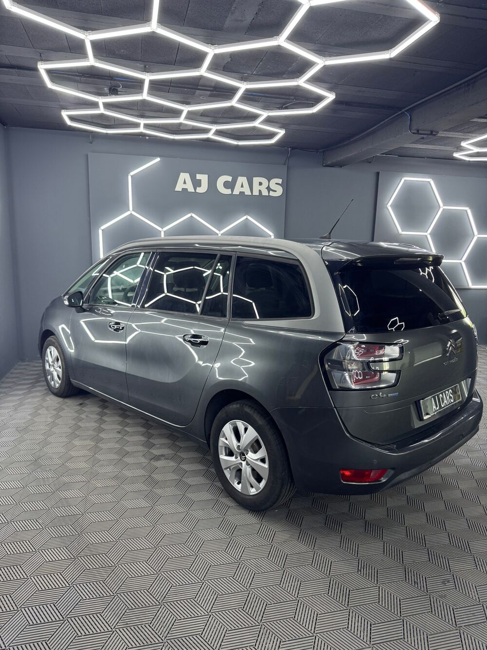 Grand C4 Picasso 1.6 HDI 120Ch *7 PL *DISTRI NEUVE *CAMERA AR* TOIT PANO *GA 2015 occasion 57160 Moulins-l&egrave;s-Metz
