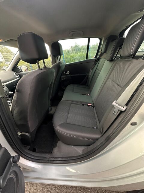 Clio III 1.5 dci 75cv TOMTOM / Distribution neuve 2010 occasion 49290 MAUGES SUR LOIRE