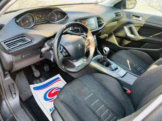 308 II Allure -1.6 16s 125cv Bvm6 - 1&egrave;re Main - Toit Panoramiqu 2014 occasion 78800 Houilles