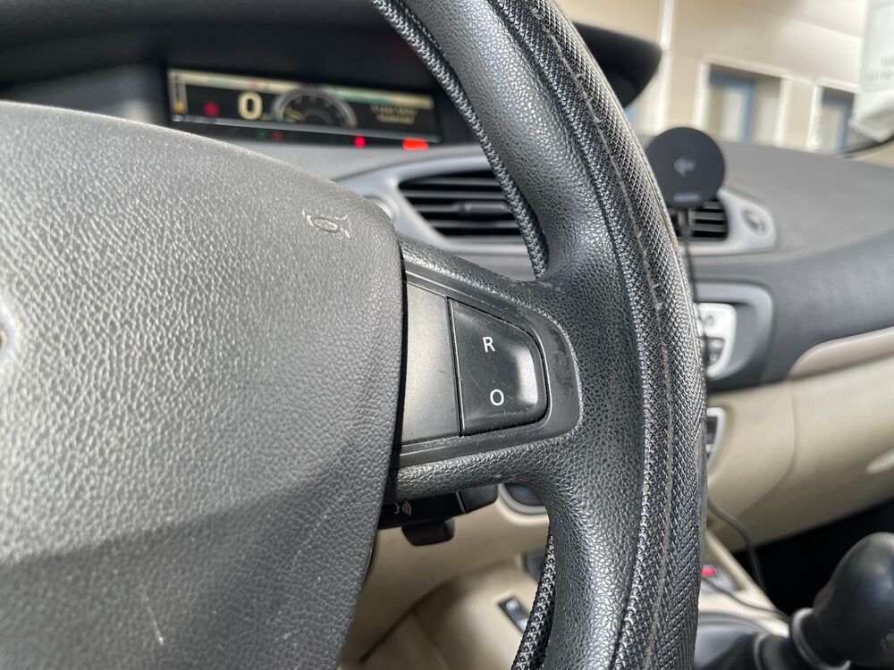 Grand scenic IV III 1.5 dCi 106 cv 2009 occasion 95190 Goussainville