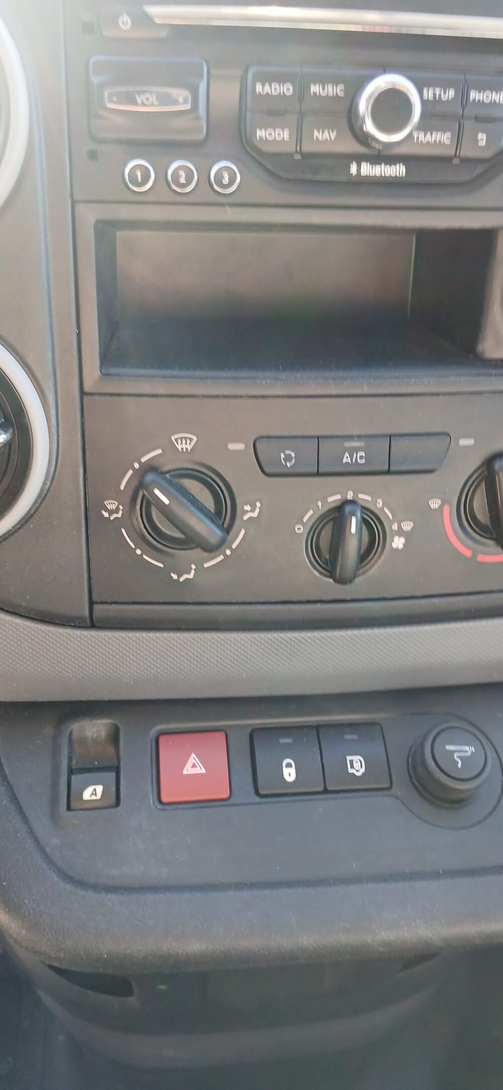 Partner 1.6 Hdi Bo&icirc;te auto tr&egrave;s propre 2015 occasion 45600 Lion-en-Sullias