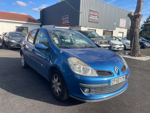 Annonce voiture Renault Clio III 2990 €