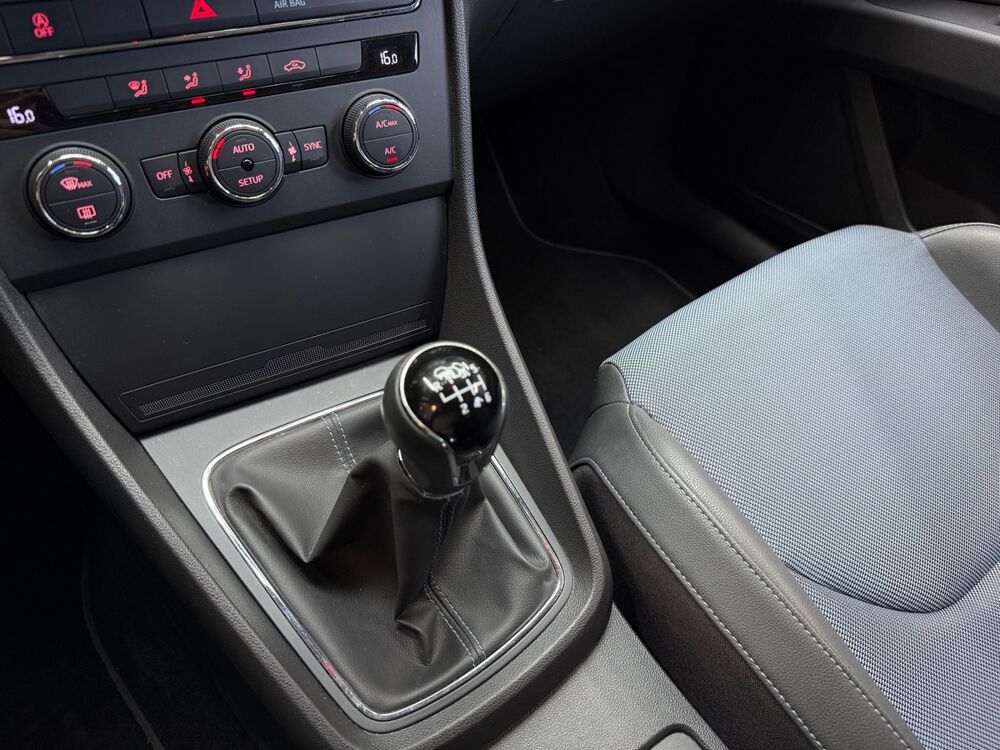 Leon 1.2 TSI 105ch - Suivi Complet / Radars 2014 occasion 45560 Saint-Denis-en-Val