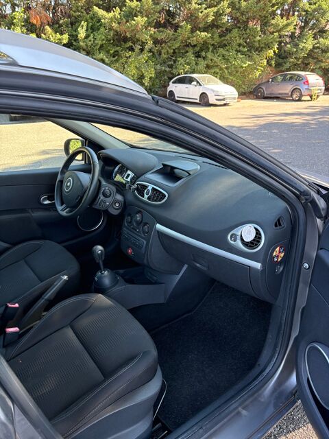 Clio III PHASE 2 1.5 DCI FAIBLE KM BOITE AUTO 2009 occasion 69320 Feyzin