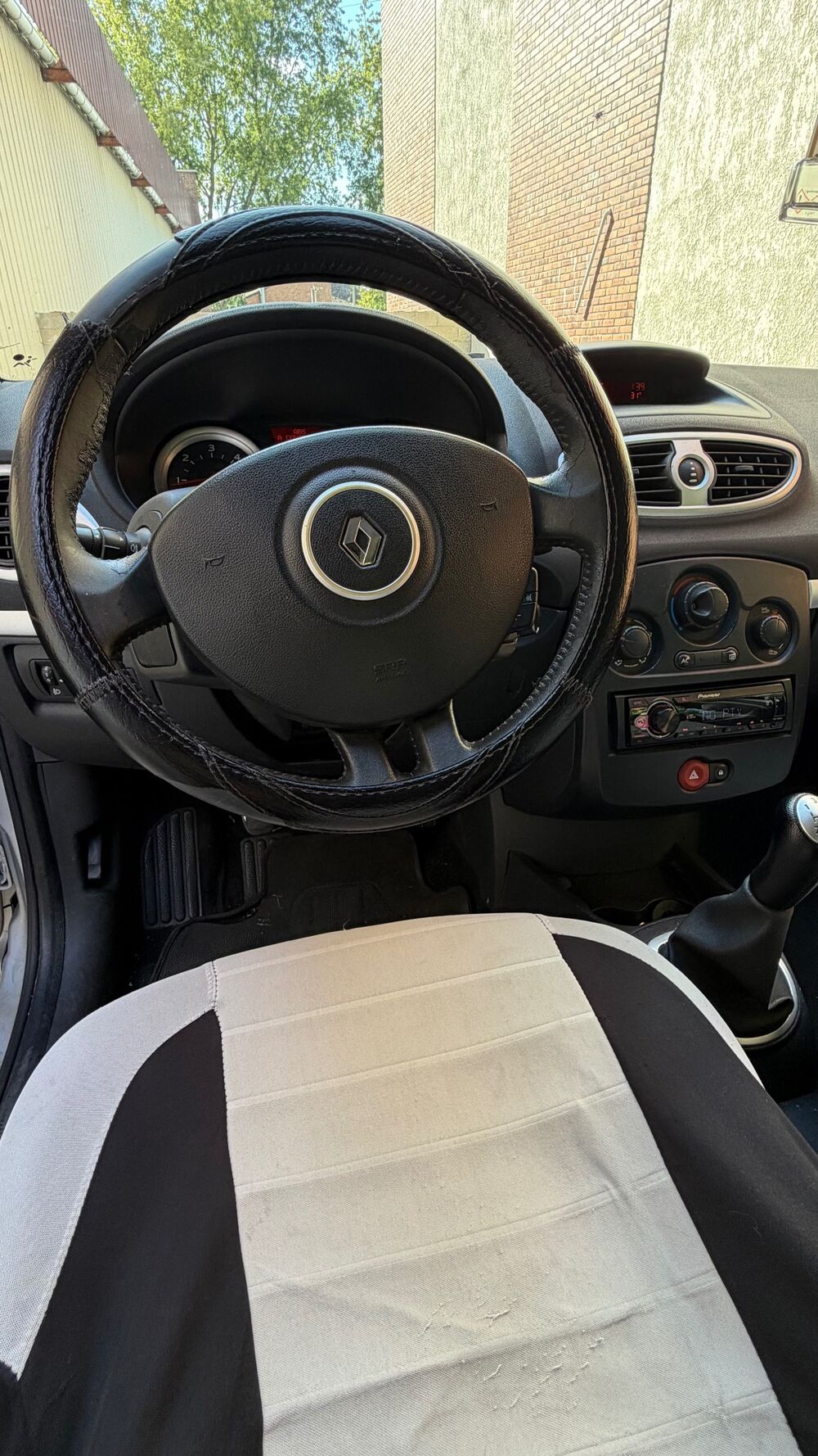 Clio 3 1.5dci possibilit&eacute; de paiement 3 ou 4x jusqu'&agrave; 4000e 2009 occasion 91090 Lisses