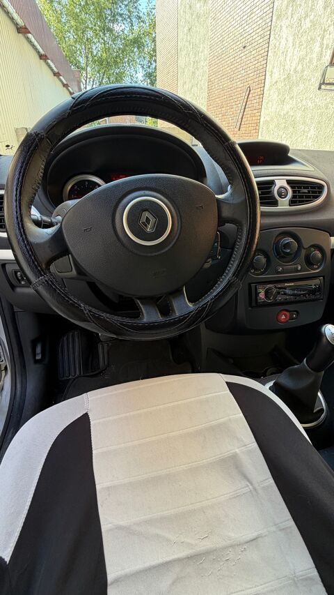 Clio 3 1.5dci possibilit&eacute; de paiement 3 ou 4x jusqu'&agrave; 4000e 2009 occasion 91090 Lisses