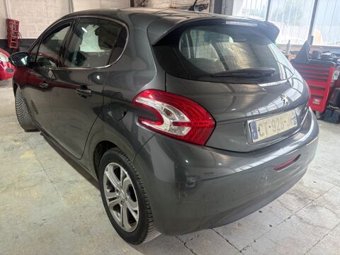 208 Allure 1.6e-HDI 92cv CT OK 2013 occasion 13200 Arles