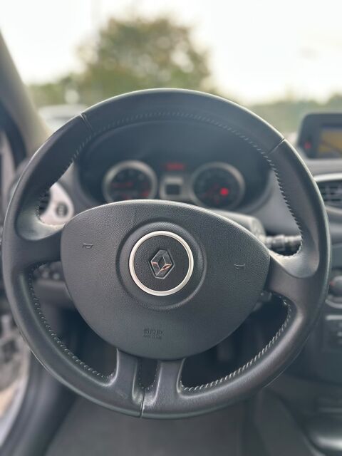 Clio III 1.5 dci 75cv TOMTOM / Distribution neuve 2010 occasion 49290 MAUGES SUR LOIRE