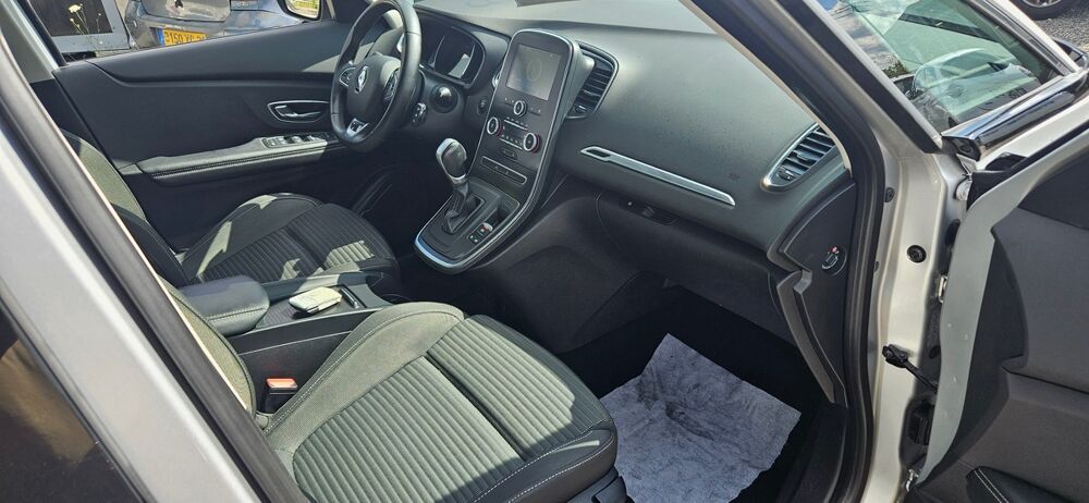 M&eacute;gane Grand Scenic 7 places business 1.7 Bdci 120 ch edc bon etat 2019 occasion 78690 LES ESSARTS-LE-ROI