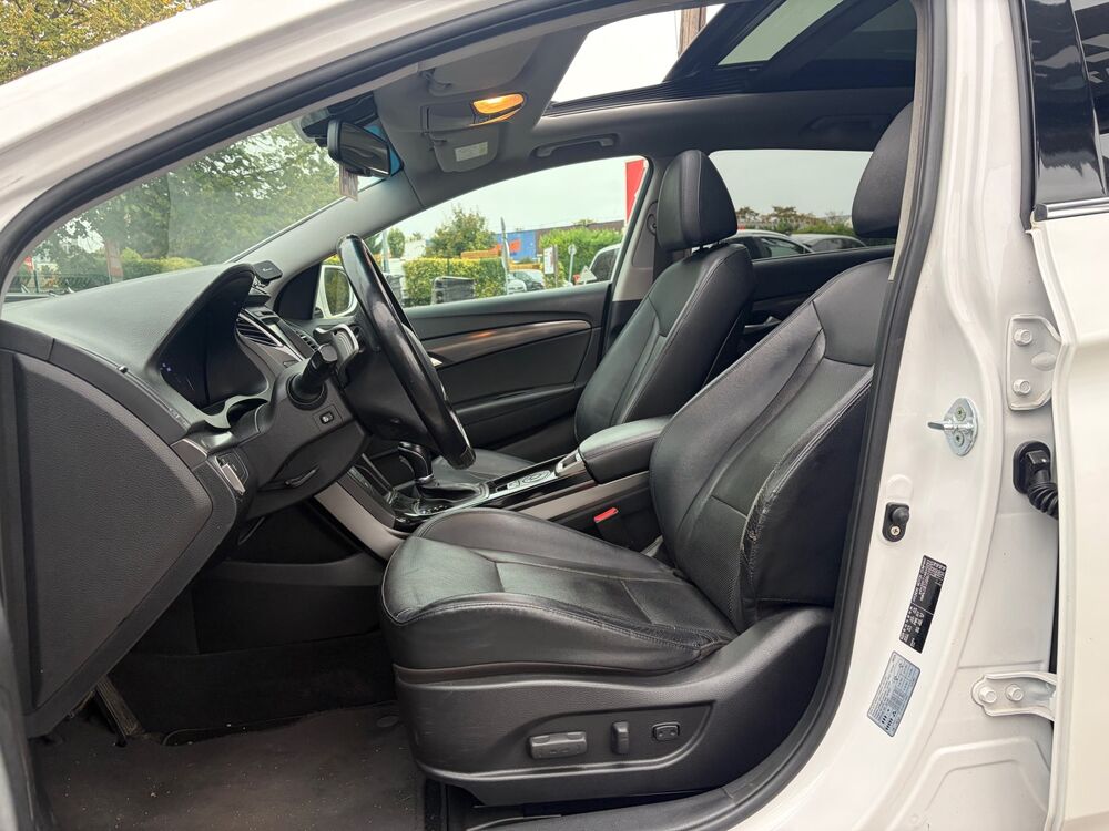 i40 2015 BOITE AUTO TOIT OUVRANT CUIR GPS Bluetooth Facture d e 2015 occasion 95100 ARGENTEUIL