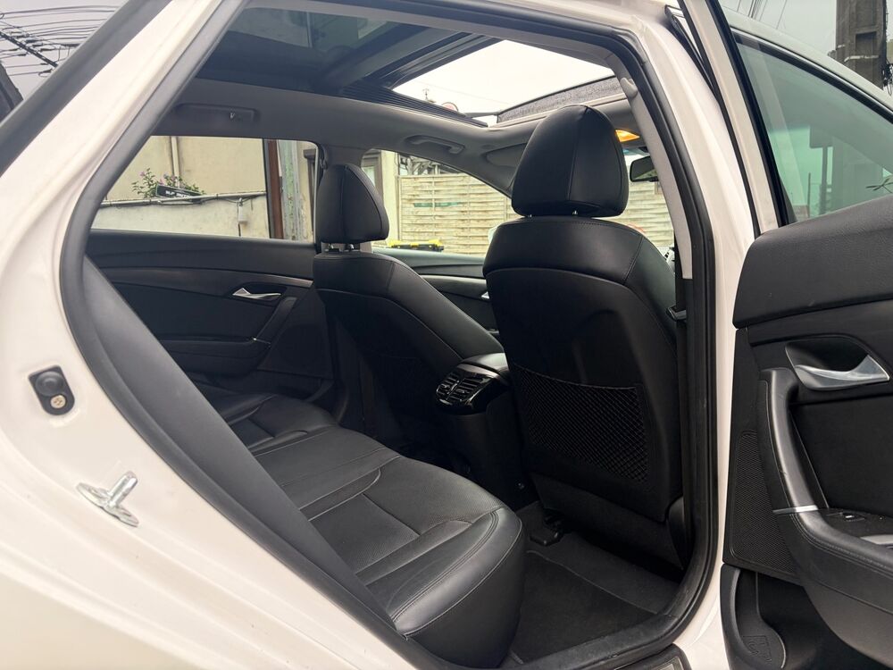 i40 2015 BOITE AUTO TOIT OUVRANT CUIR GPS Bluetooth Facture d e 2015 occasion 95100 ARGENTEUIL