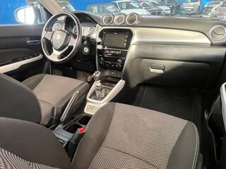 Vitara 4x4 1.6L DIS TURBO 120 CH G&Eacute;N&Eacute;RATIONS 2 | R&Eacute;VIS&Eacute;E & GARANTIE 2017 occasion 13200 Arles