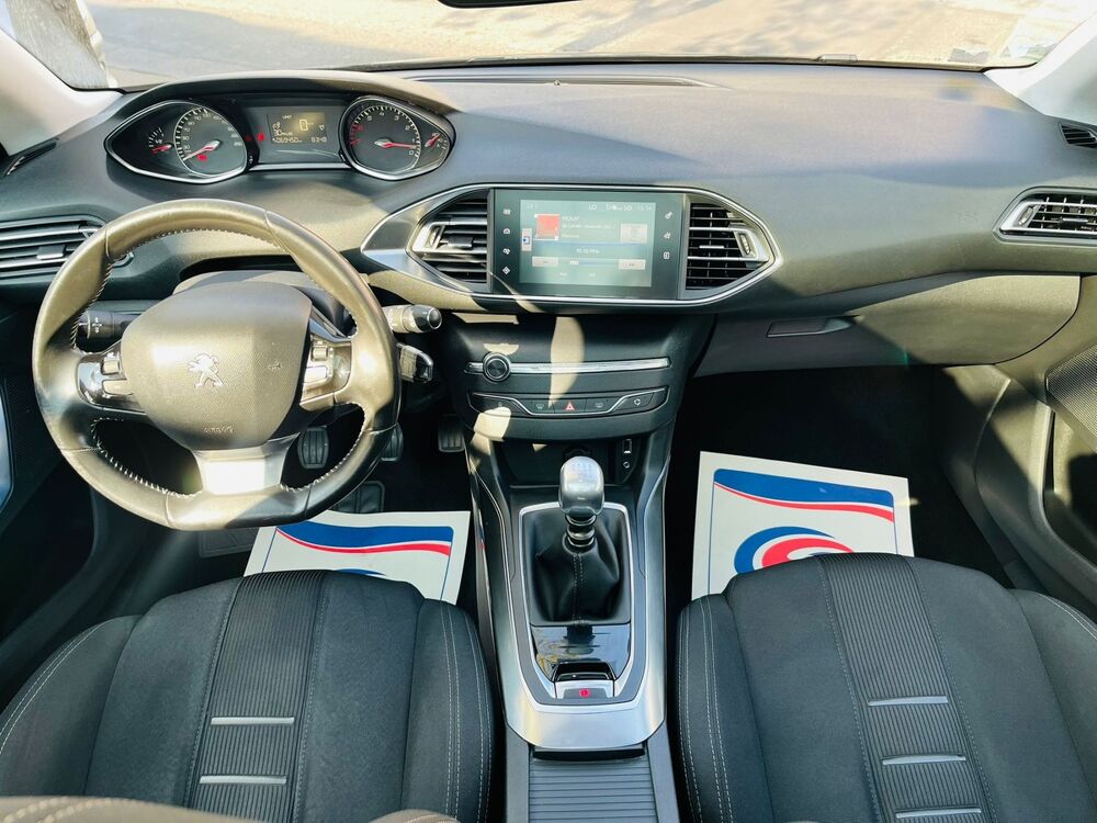 308 II Allure -1.6 16s 125cv Bvm6 - 1&egrave;re Main - Toit Panoramiqu 2014 occasion 78800 Houilles