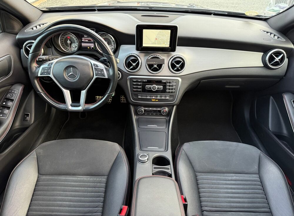 Classe GLA 220D 4MATIC 7G-DCT 170cv - FASCINATION - SUIVI 100% MERCEDES 2015 occasion 45560 Saint-Denis-en-Val