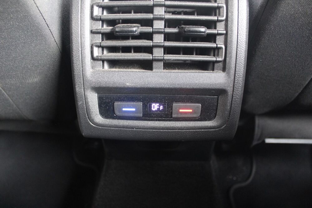 Golf 8 2.0 TDI SCR 115 ch LIFE BUSINESS 1ST / CARPLAY + CLIM AUTO 2020 occasion 34430 Saint-Jean-de-V&eacute;das