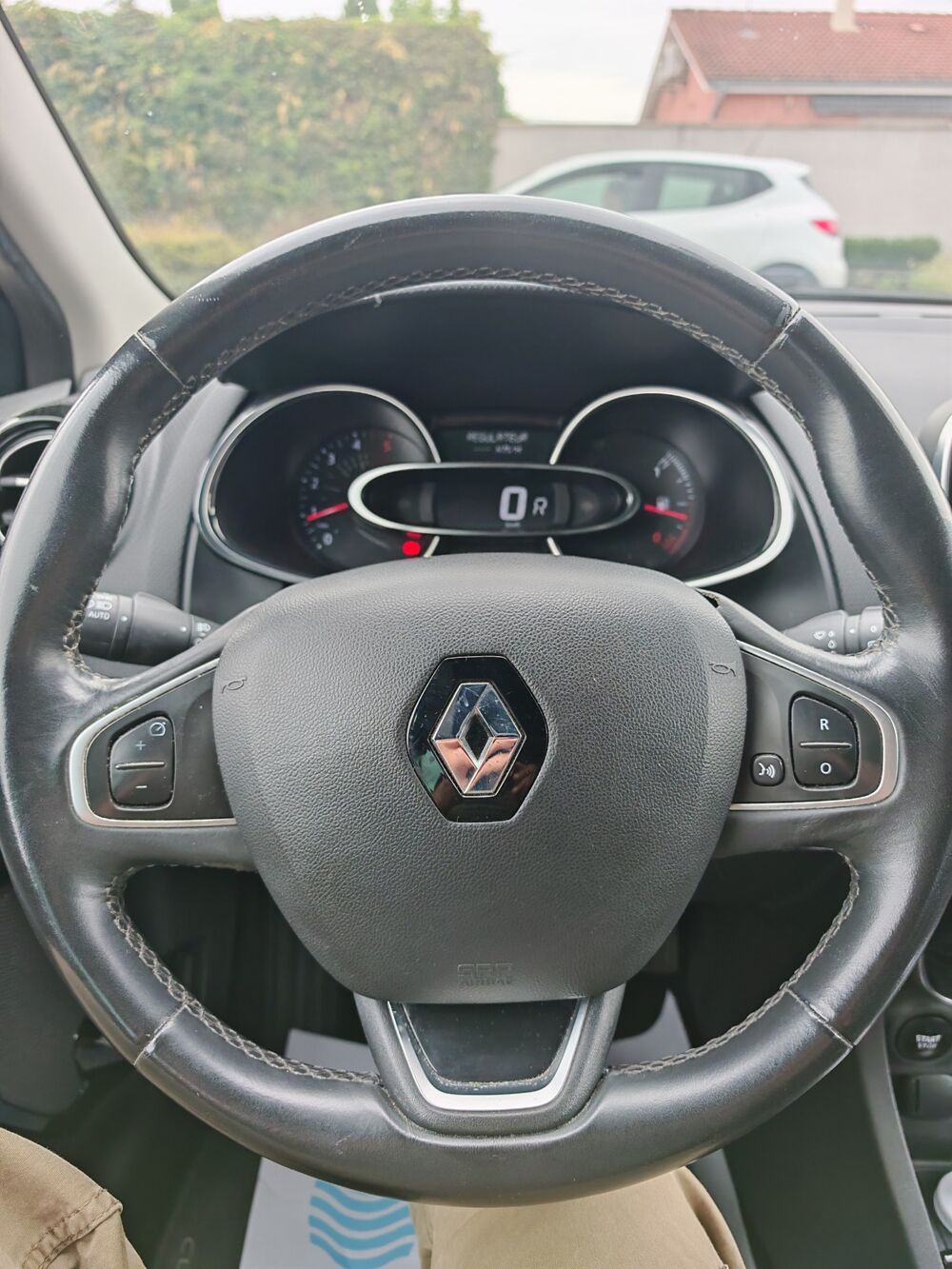 Clio IV 1.5 DCI 90 CV BOITE EDC FINTION INTENS BOSE 2016 occasion 01360 Balan