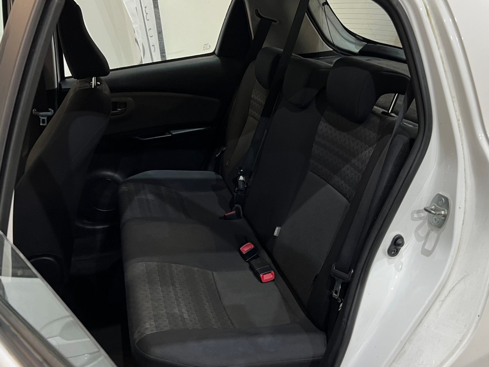 Yaris 69ch 1.0 vvt-i 2016 occasion 17000 La Rochelle