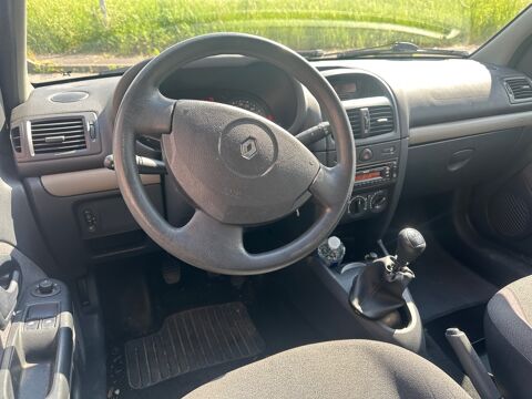 Clio 1.2i // 1 propri&eacute;taire // 2003 occasion 59500 Douai