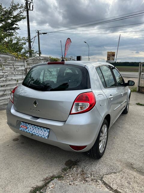 Clio III 1.6 16V 110CV boite auto garantie 12 mois offert 2011 occasion 45520 Cercottes