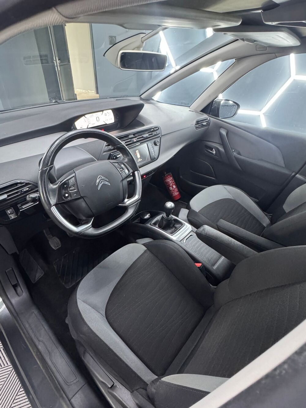 Grand C4 Picasso 1.6 HDI 120Ch *7 PL *DISTRI NEUVE *CAMERA AR* TOIT PANO *GA 2015 occasion 57160 Moulins-l&egrave;s-Metz