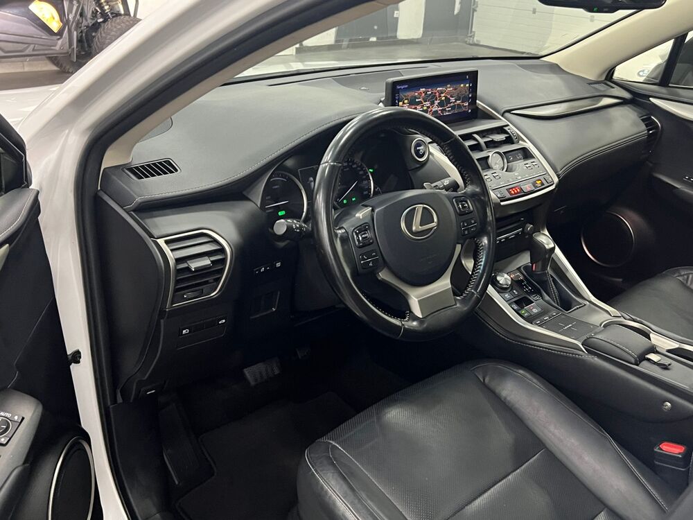NX 300h 4WD Luxe / Financement possible 2018 occasion 69800 SAINT-PRIEST