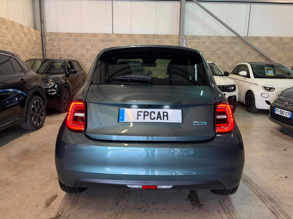 500 e 118cv 42kwh GIORGIO ARMANI COLLECTOR'S EDITION / CUIR / CA 2025 occasion 91480 Varennes-Jarcy