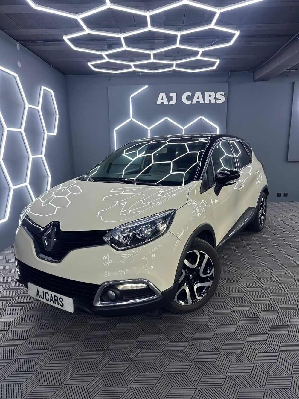 Captur 1.5 DCI 90 Ch 1ERE MAIN *DISTRI NEUVE *GPS *CLIM AUTO* GARAN 2013 occasion 57160 Moulins-l&egrave;s-Metz