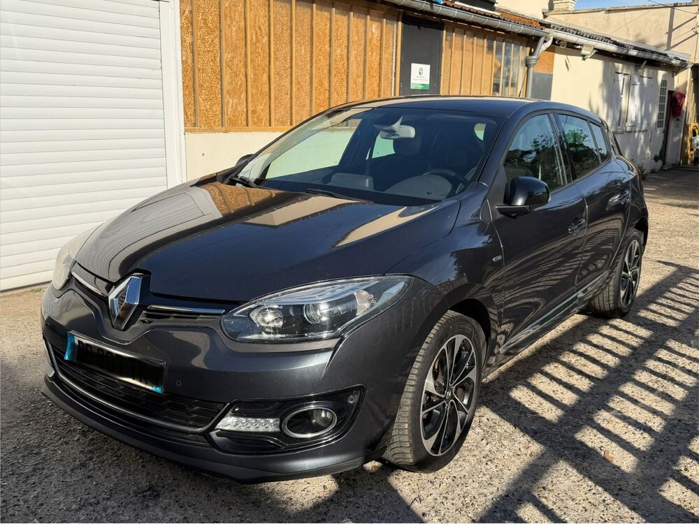 M&eacute;gane PHASE 3 BOSE CHAINE DISTRIB MAIN LIBRE GPS SEMI CUIR CAMERA 2013 occasion 78800 Houilles