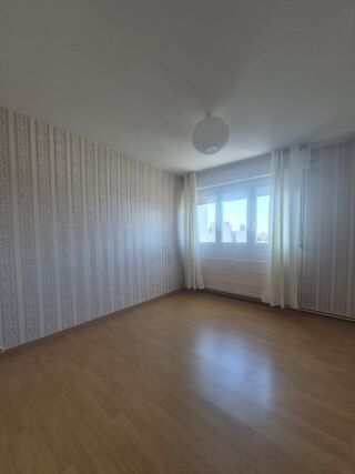  Appartement à louer 4 pièces 76 m²