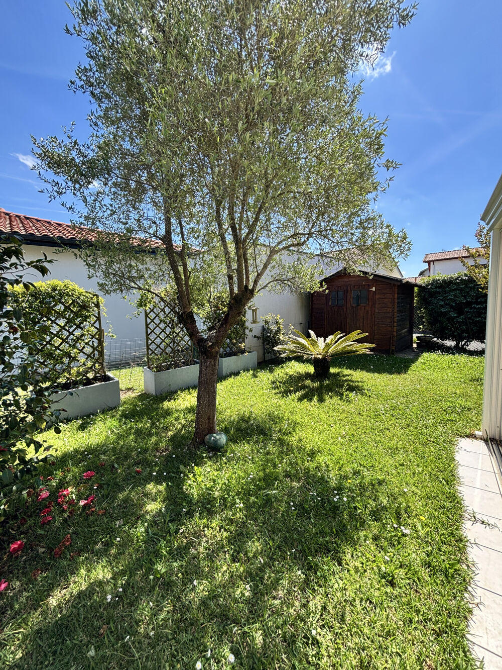 Charmante maison au calme avec jardin et garage.
