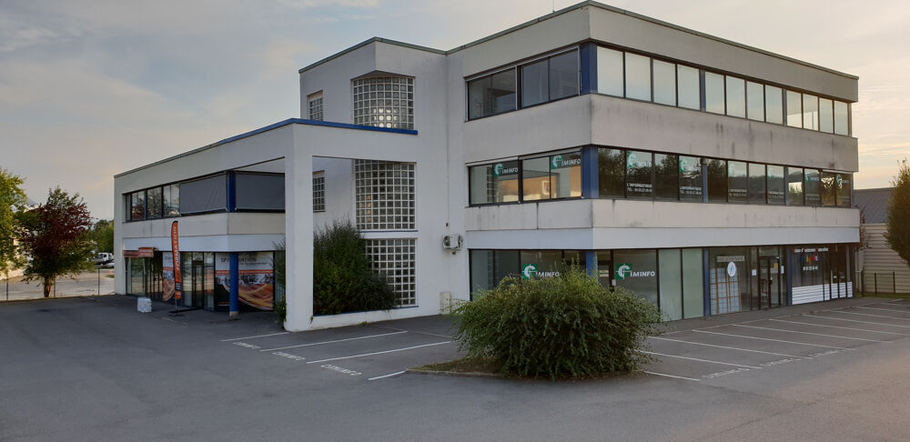   bureaux dernier étage - vue montagne 