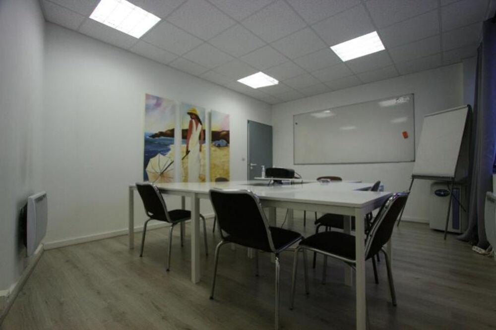   ARGONAY : 520 EUR HT HC/ mois. Dans immeuble d'affaires proche sortie A41 et toutes commodités (centre ... Argonay