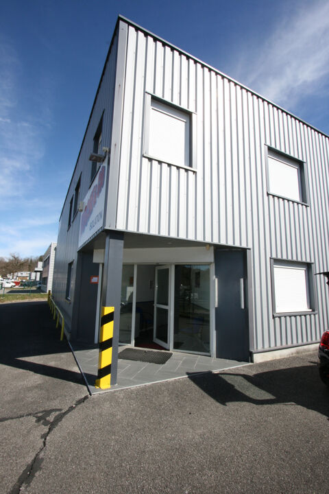 beaux bureaux dans zone artisanale 750 74370 Villaz